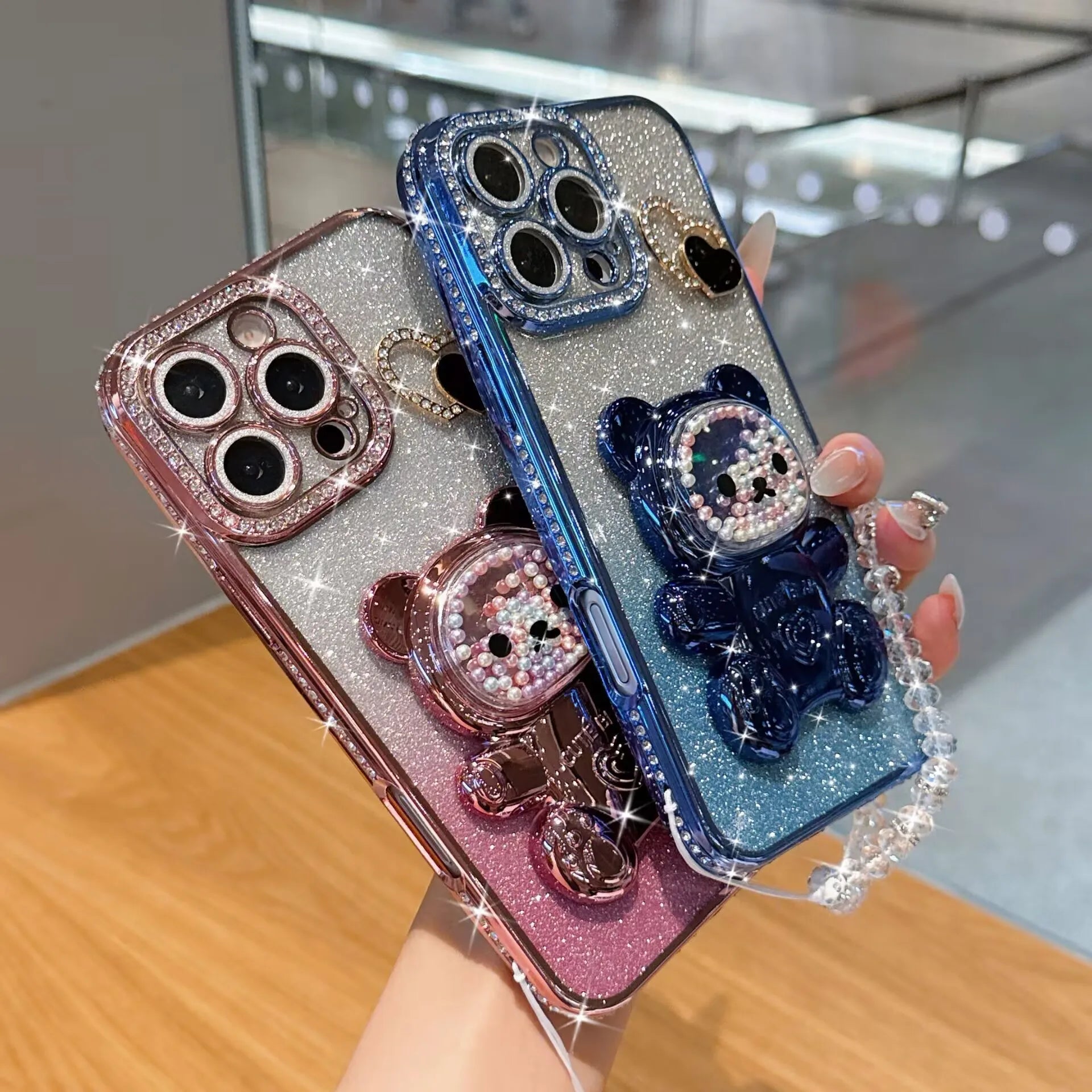 Étui souple brillant, orné d'un ours en perles colorées et plaqué électrolytiquement, compatible avec les iPhone 17, 16, 14, 15, 13, 12 et 11. Chaîne de perles.