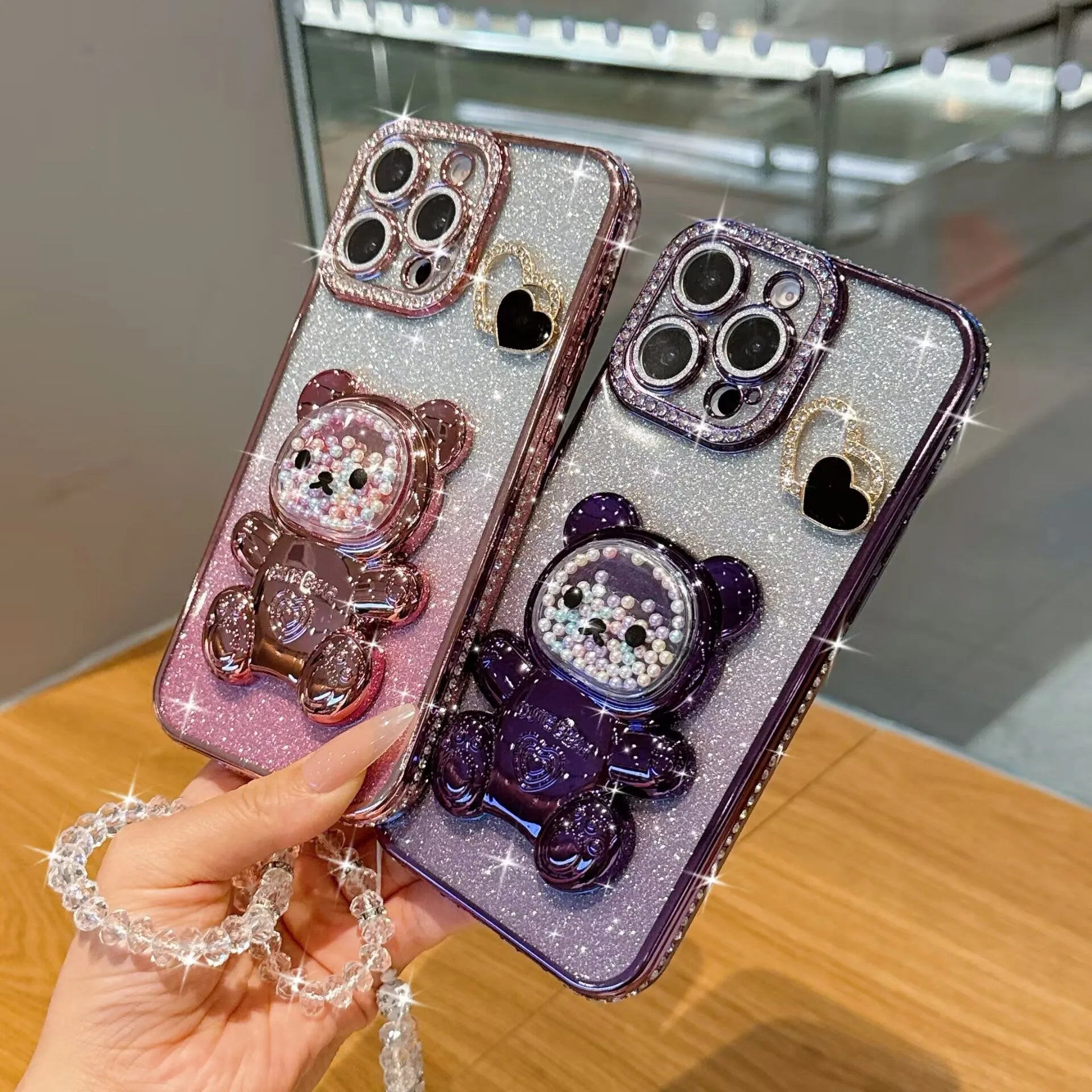 Étui souple brillant, orné d'un ours en perles colorées et plaqué électrolytiquement, compatible avec les iPhone 17, 16, 14, 15, 13, 12 et 11. Chaîne de perles.